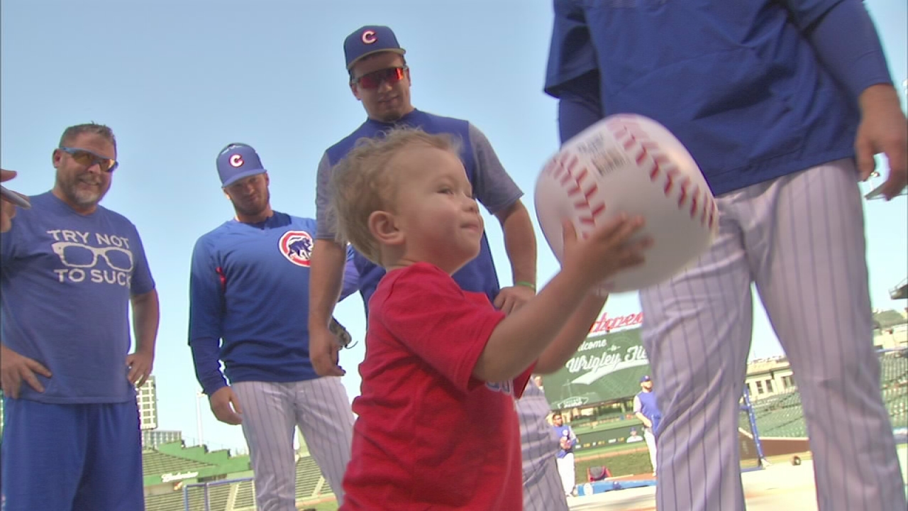 Family battling illnesses get VIP treatment at Cubs game
