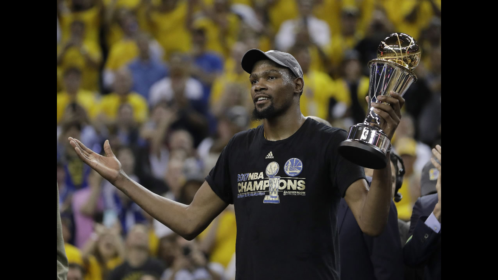 Golden State Warriors superstar Kevin Durant makes debut as TV host