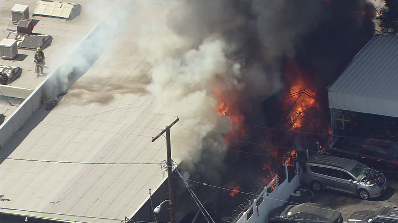 Fire partially engulfs commercial building in Van Nuys