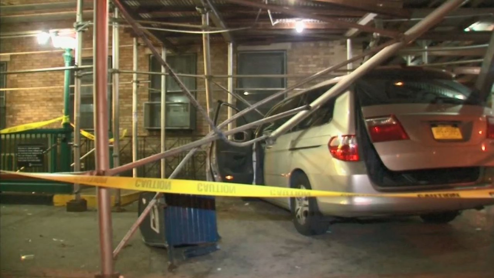 Car crashes into scaffolding in Washington Heights, injuring 1 ABC7