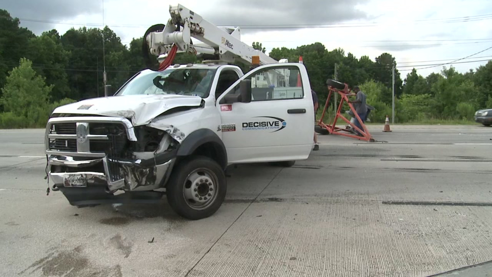 Crash closes multiple lanes of I-85 southbound near US 70 - ABC11 ...