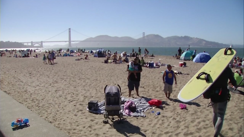 Bay Area residents flock to SF to beat the heat