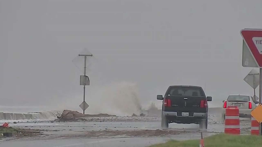 Some residents leaving, others staying in Bolivar Peninsula