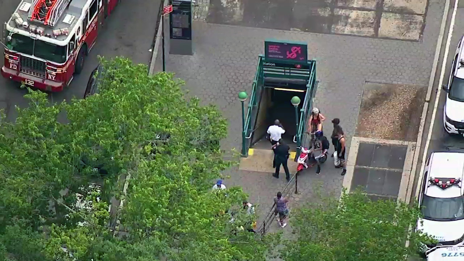 Man dies after falling onto train tracks while walking between No. 5