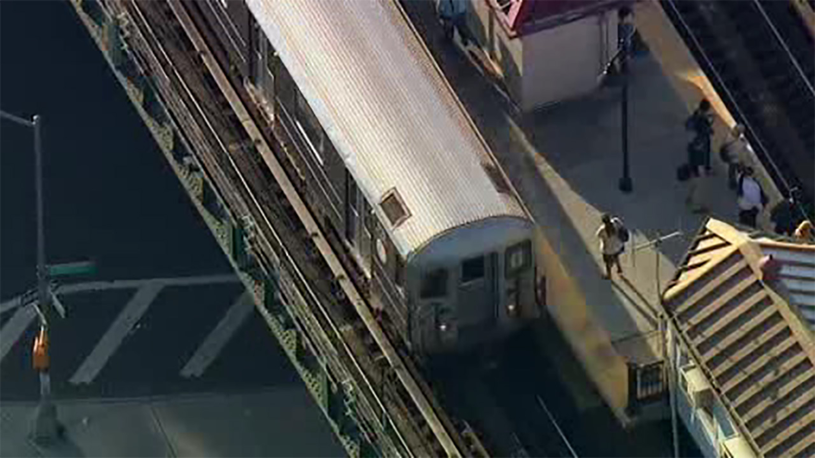 Woman slashed in dispute over subway seat in the Bronx - ABC7 New York