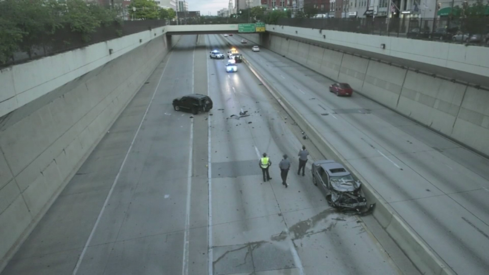 1 killed, 2 injured in crash on Vine Street Expressway in Center City