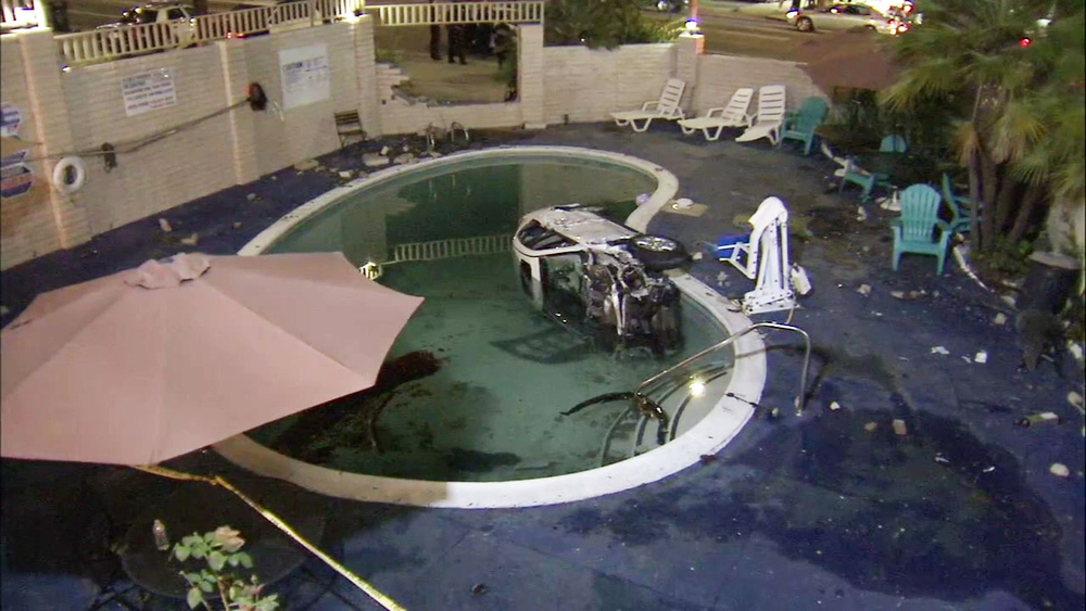 8 hurt after SUV crashes into San Pedro motel pool