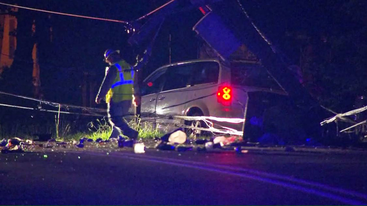 Crews work to restore power after crash in Apex