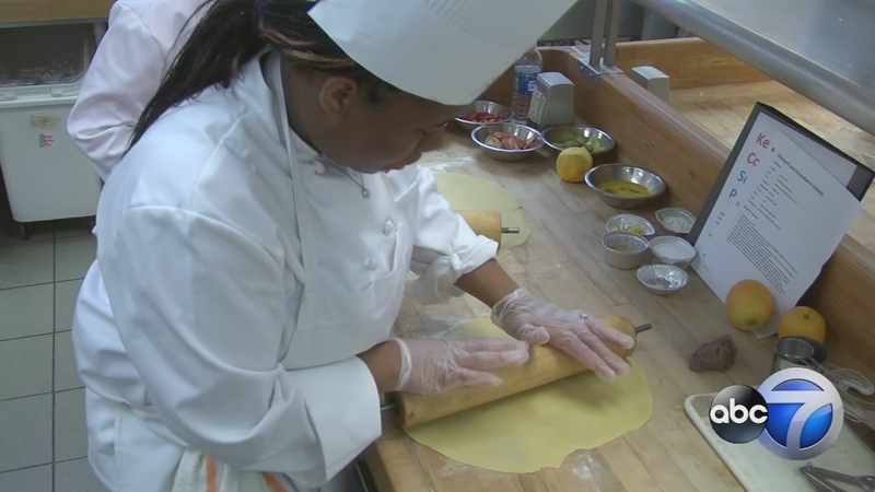 Chicago teens get a taste of culinary school - ABC7 Chicago