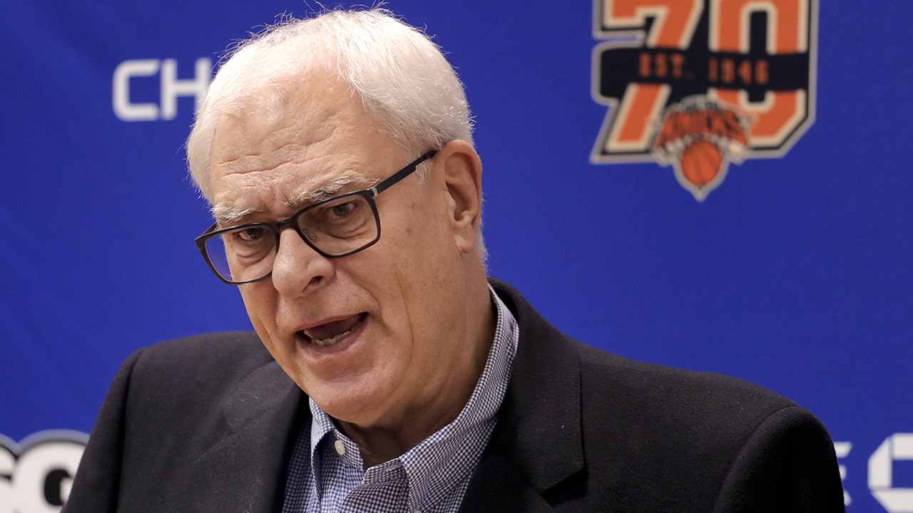 Phil Jackson rời khỏi vị trí chủ tịch của New York Knicks sau 3 năm cầm quyền ảm đạm - ABC7 New York