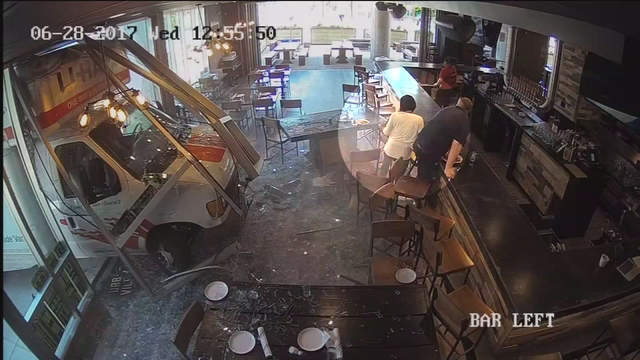 Driver in custody after U-Haul hits restaurant in NoLibs (VIDEO)