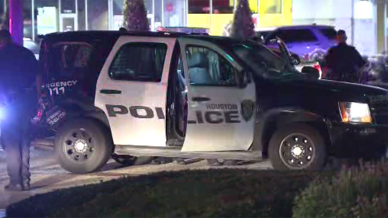 Crash involving Houston PD blocks Westheimer