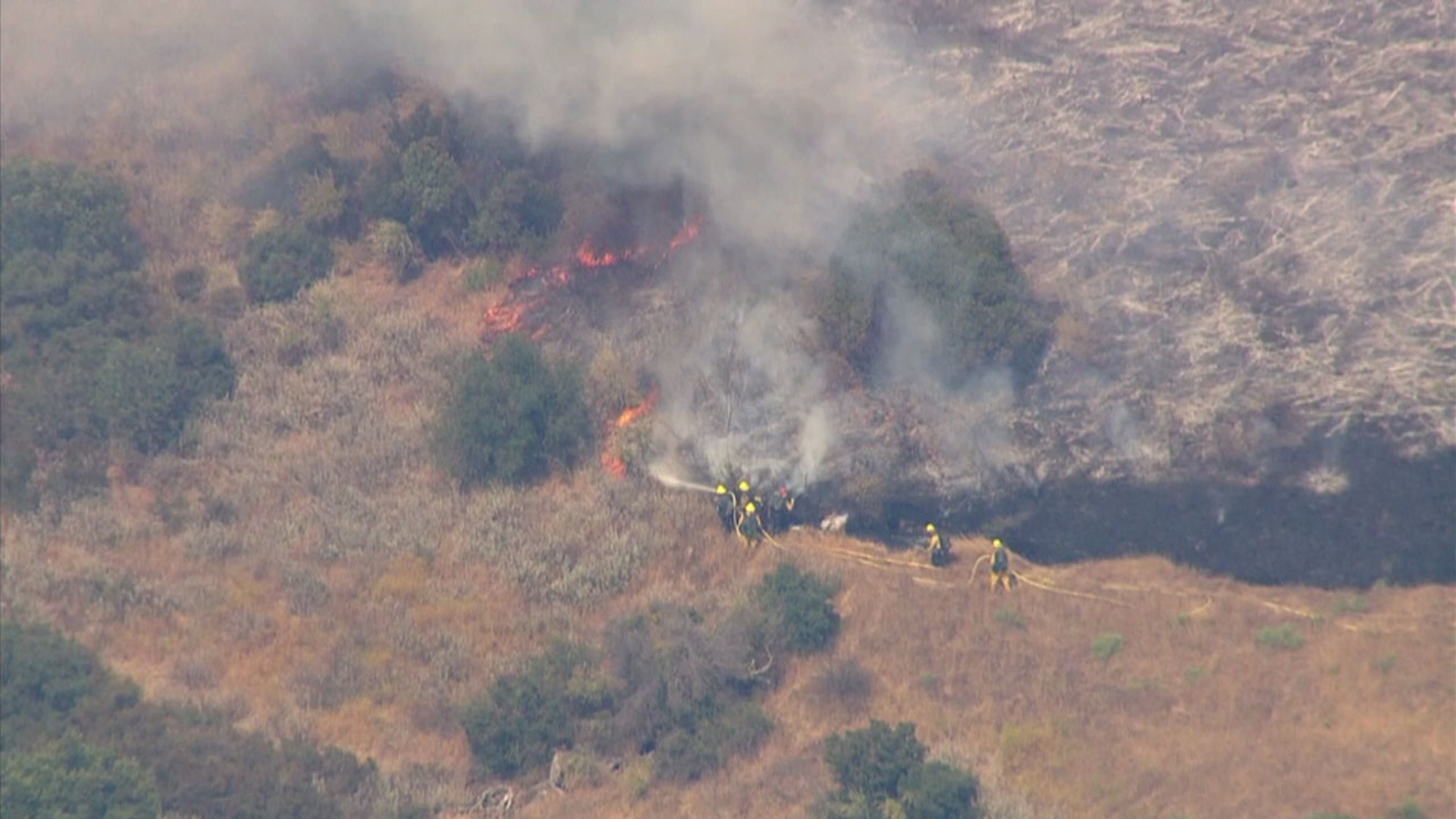 Wildfire burns through dry brush in Calabasas; no structures threatened