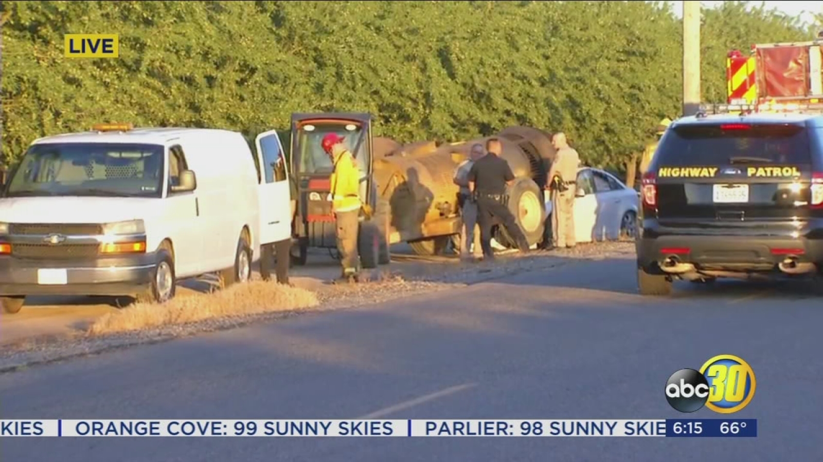Two dead after car and tractor collide in Fresno County - ABC30 Fresno