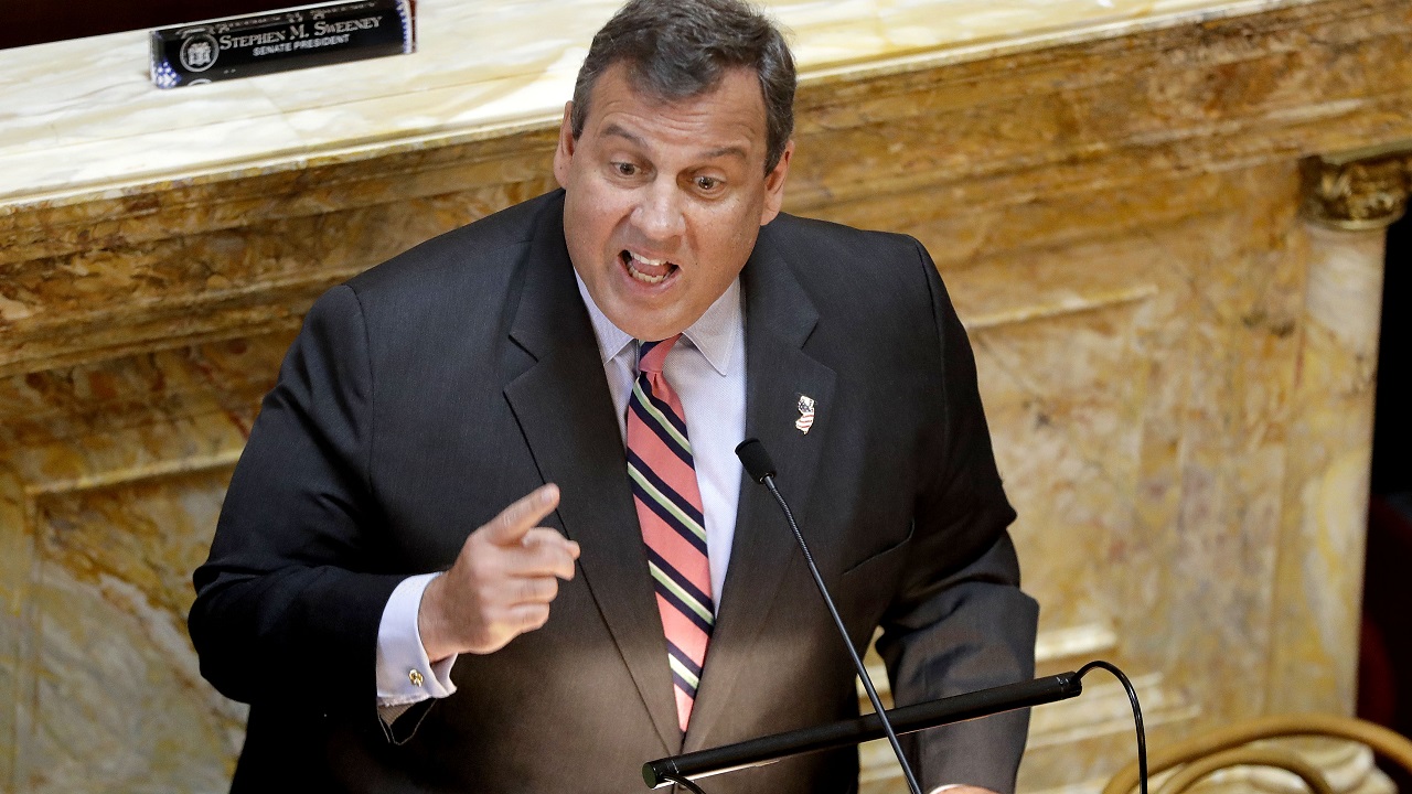 Governor Christie lounges on closed NJ beach