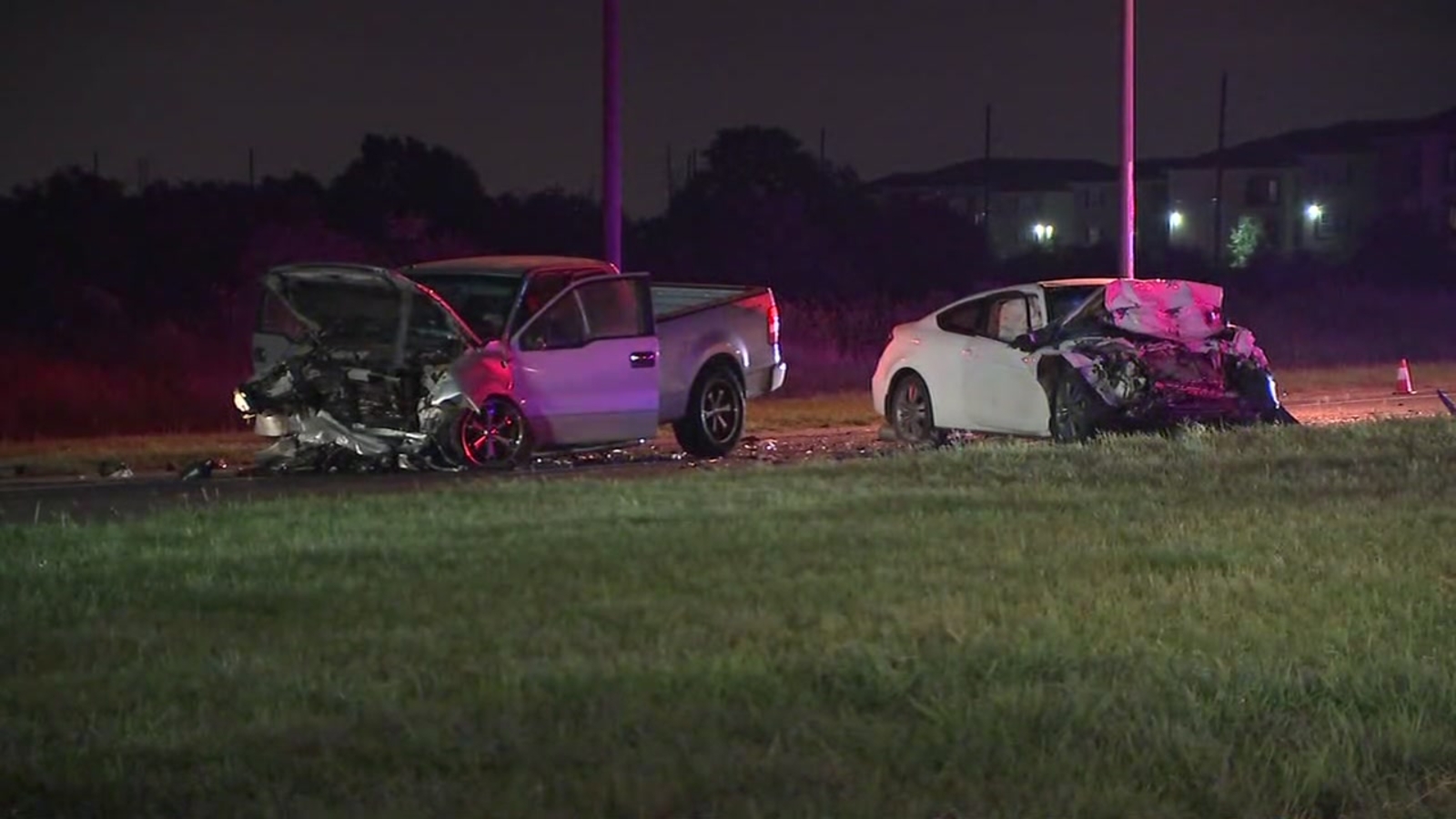 2 vehicles involved in head-on crash on Grand Parkway - ABC13 Houston