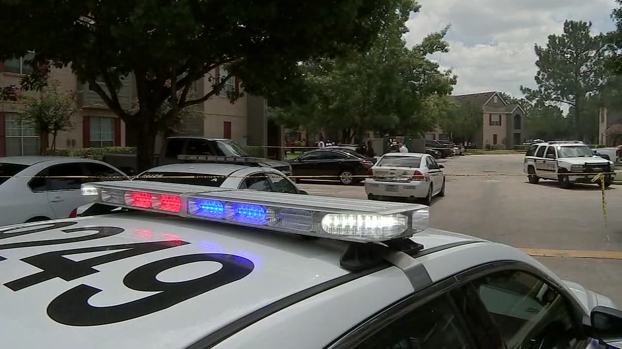 Man fatally shot at N. Harris Co. apartment