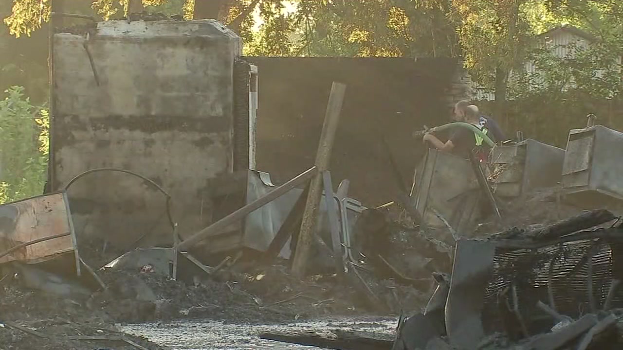 Massive fire damages cars at South Houston dealership 