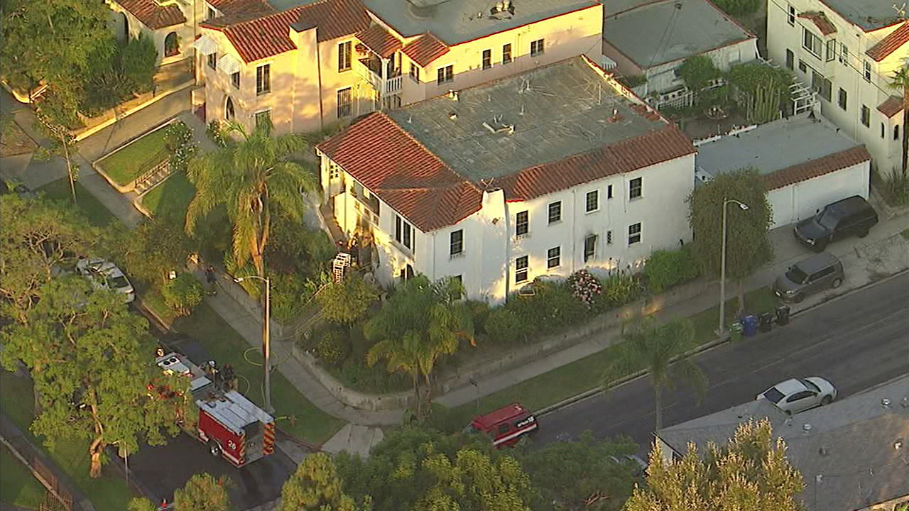 Man killed, uncle injured in fire at Mid-Wilshire duplex