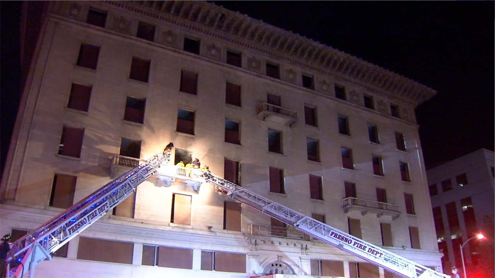 Woman survives four story fall from hotel - ABC13 Houston