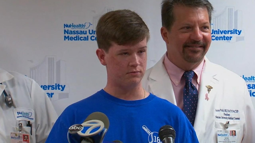 Doctors honored for saving life of Long Island 15-year-old from life-threatening skin disorder