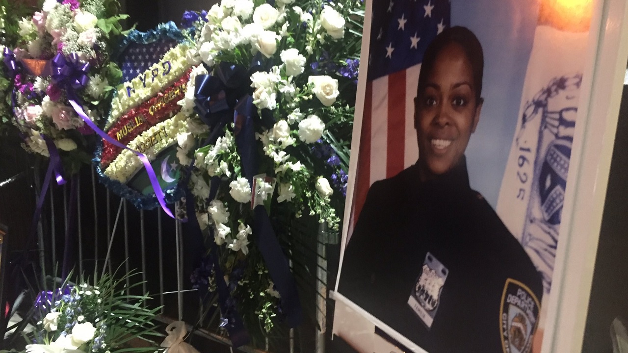 Vigil held for NYPD offier Miosotis Familia in the Bronx