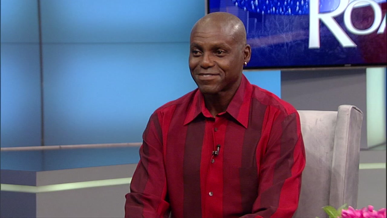 Carl Lewis joins UH track