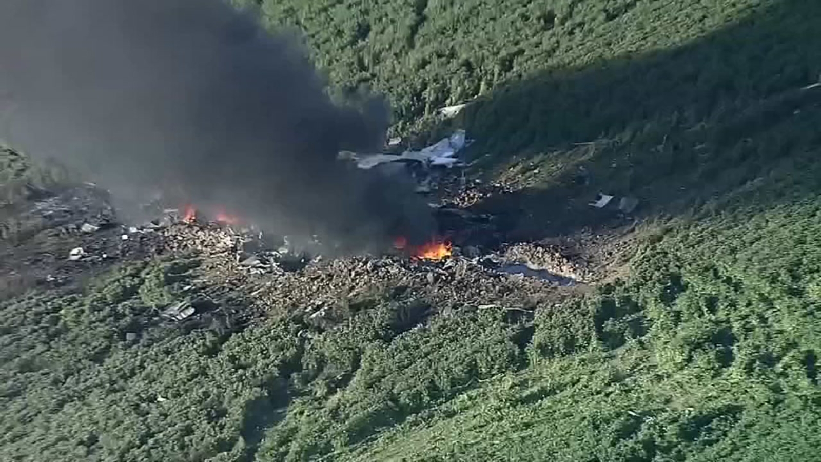 At least 16 killed in military plane crash in Mississippi - ABC13 Houston