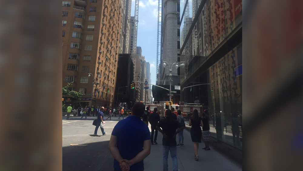 Metal plate falls from construction site in Manhattan