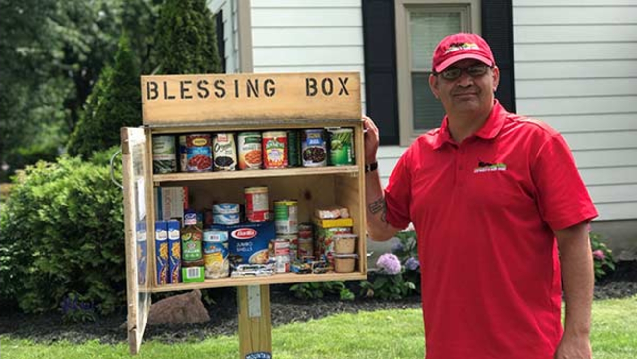 Man builds 'blessing box' a food pantry on his lawn ABC7 Chicago