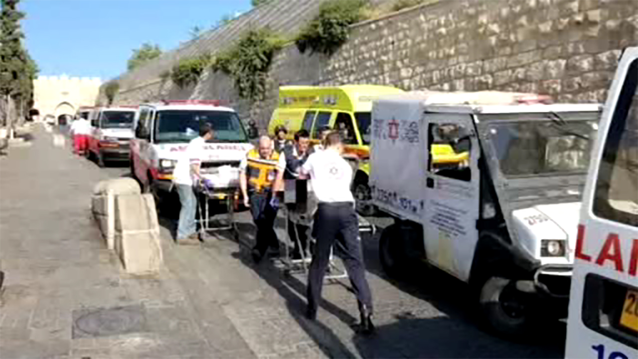 2 Israeli policemen killed in shooting near Jerusalem shrine
