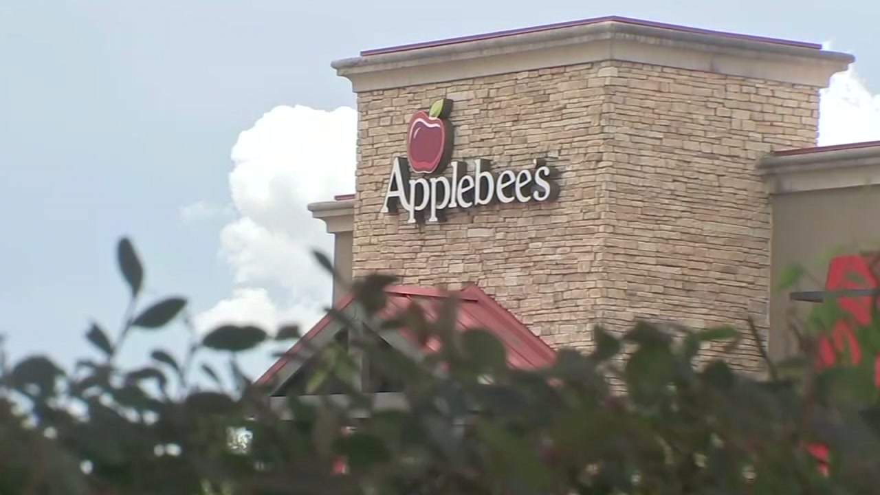 3 teens arrested in attempted Applebee's robbery in NE Harris Co.