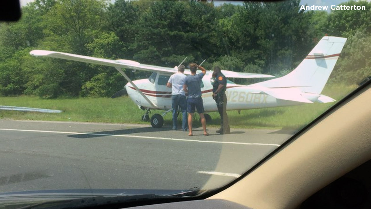Plane makes emergency landing on Sunrise Highway
