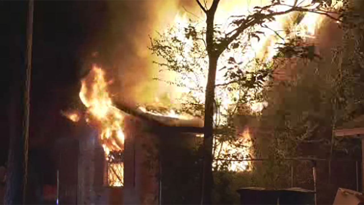 Man dies while trapped by fire at NE Houston home