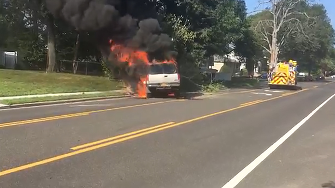 Good Samaritans help rescue man from burning car in Hauppauge
