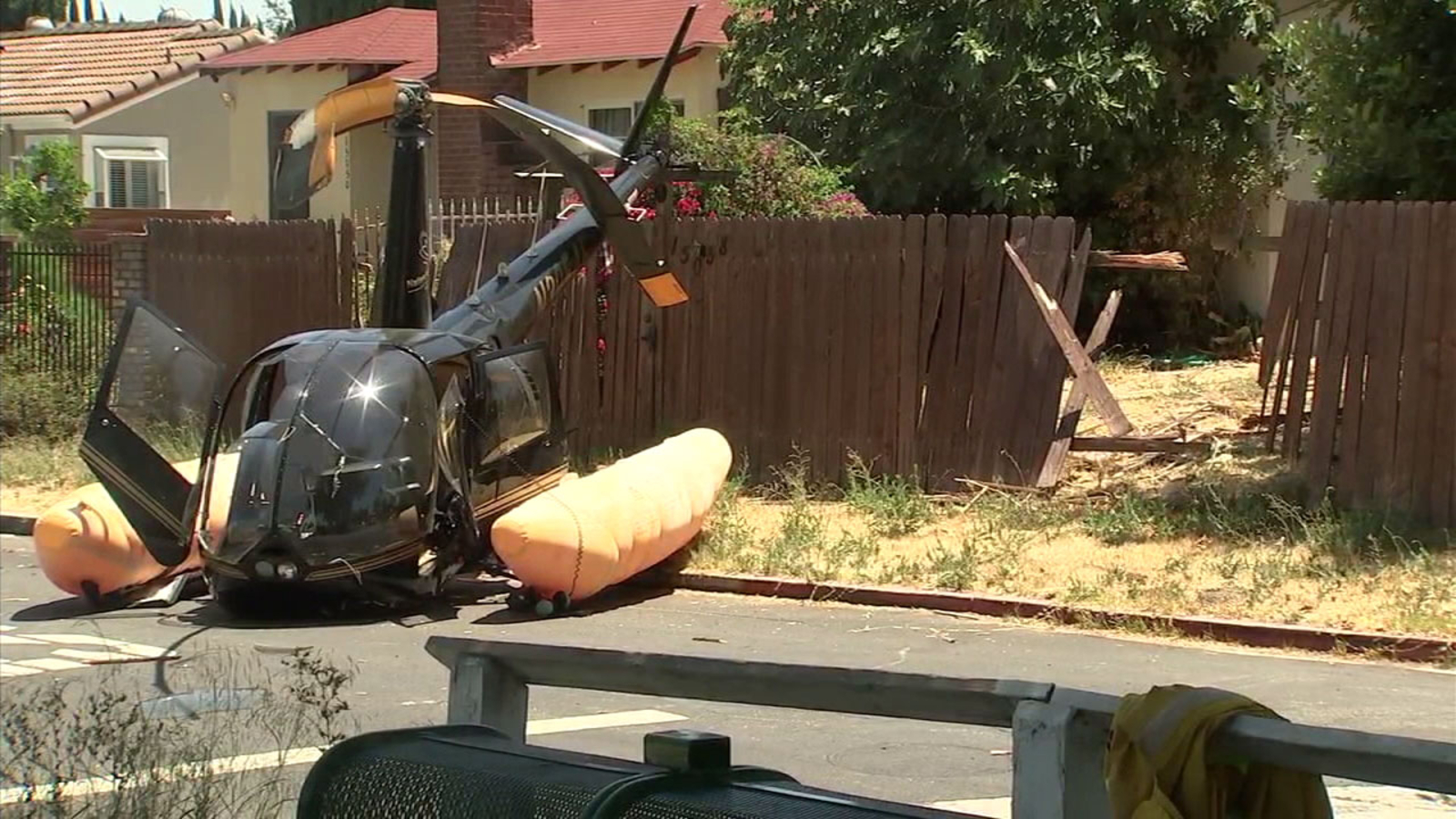 Helicopter makes hard landing in Sherman Oaks neighborhood - ABC7 Los