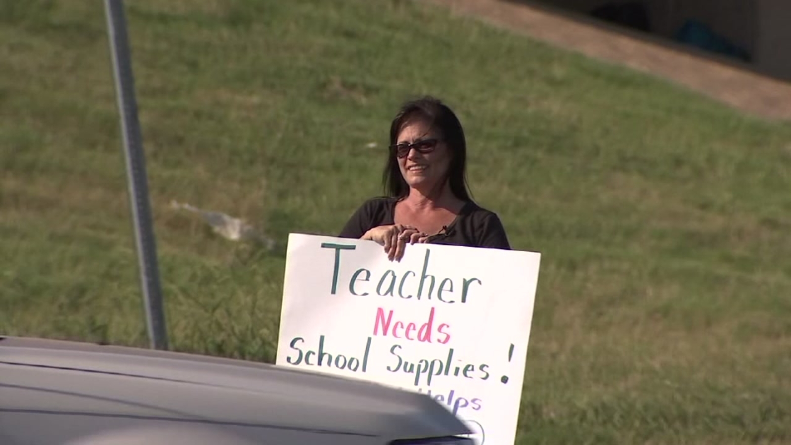 Teacher panhandles for her classroom's school supplies in Oklahoma
