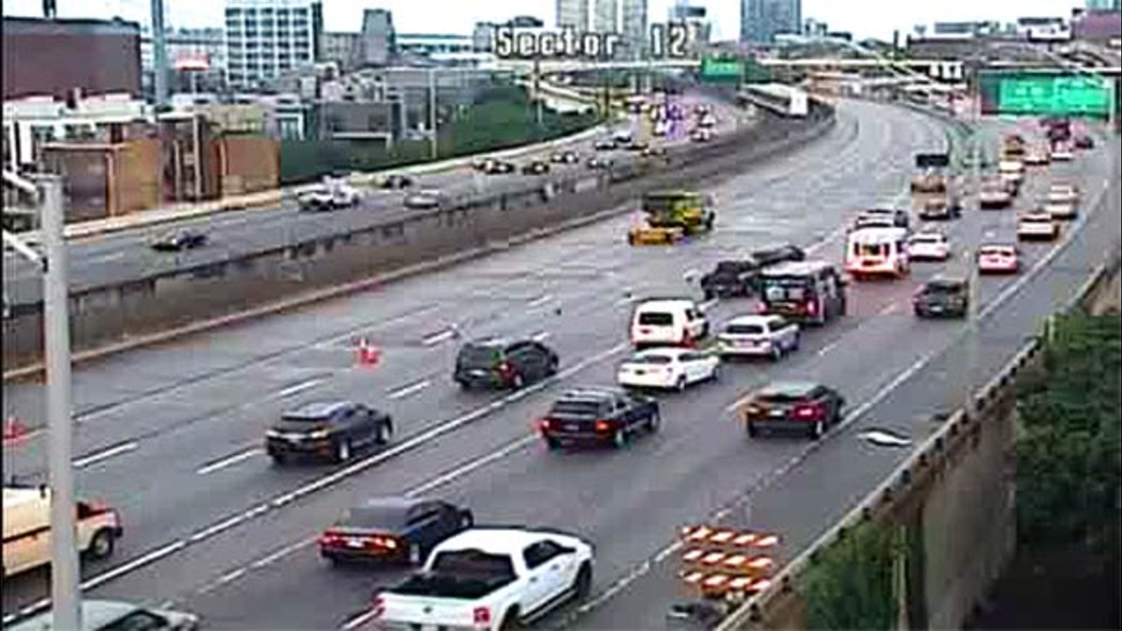 All lanes back open on I-95 South after truck jackknifes in Center City ...