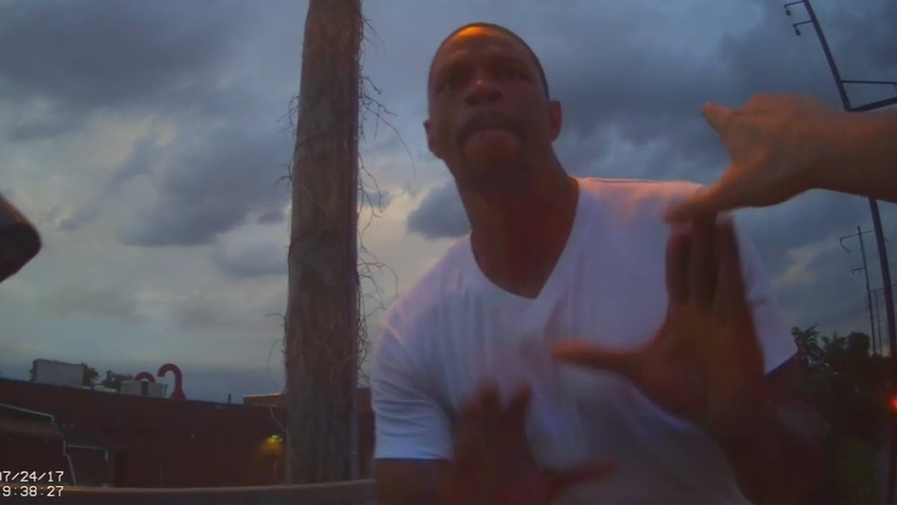 VIDEO: Suspect shoves SEPTA police officer