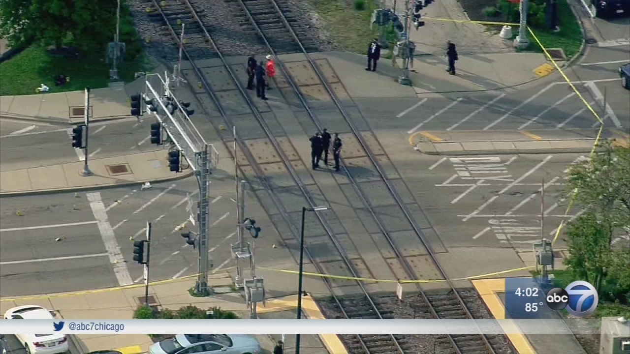 Witnesses: Woman trying to catch Metra train in Wilmette fatally struck