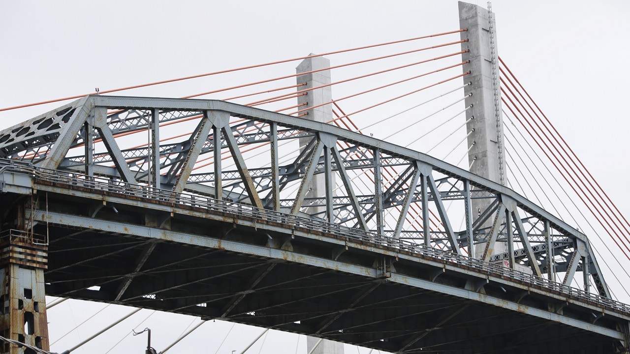 Steel from old Kosciuszko Bridge sent to NJ recycling plant