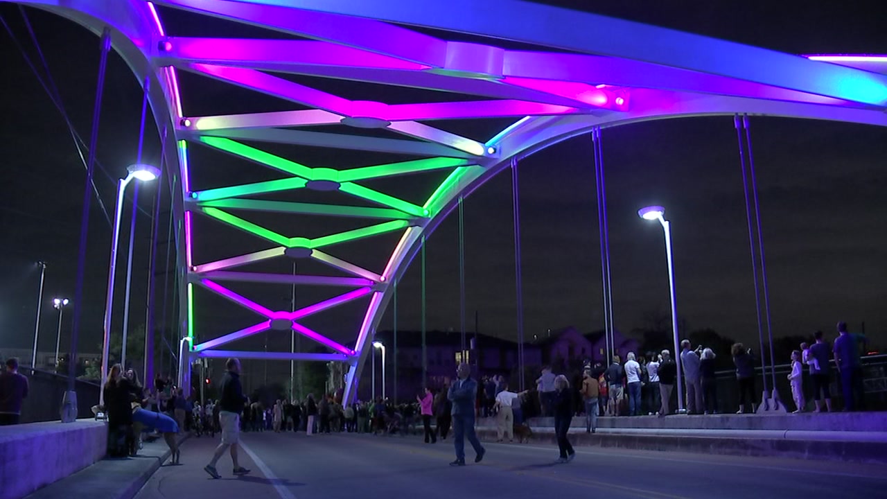 Montrose District to light up SW Fwy bridges for nonprofits