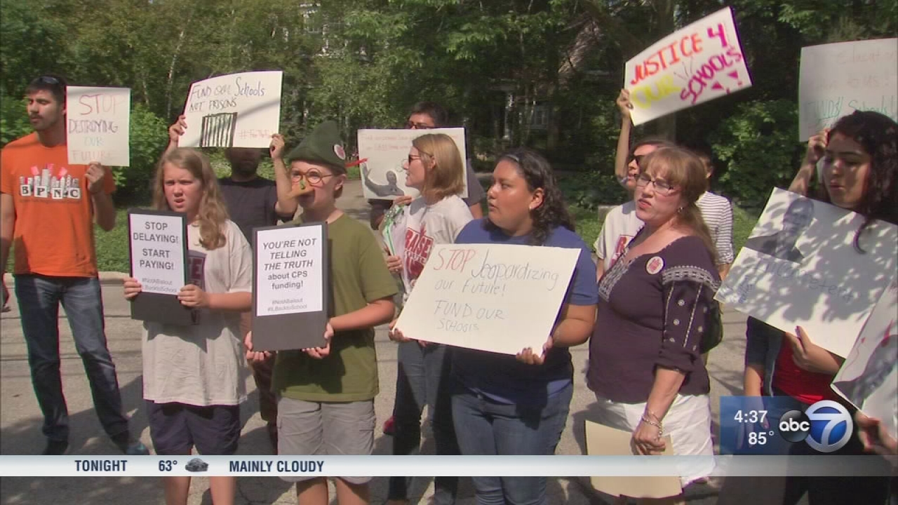 Protests held at Rauner's home after veto of school funding bill