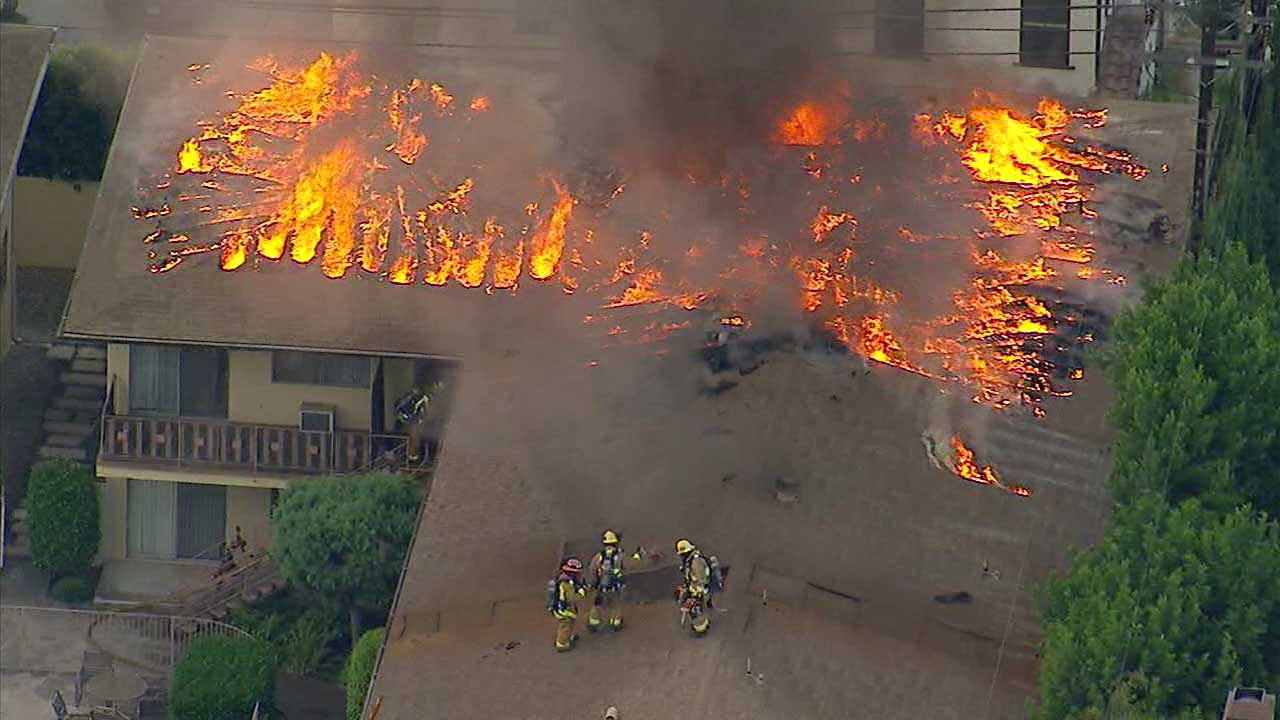 Flames engulf Arcadia apartment building