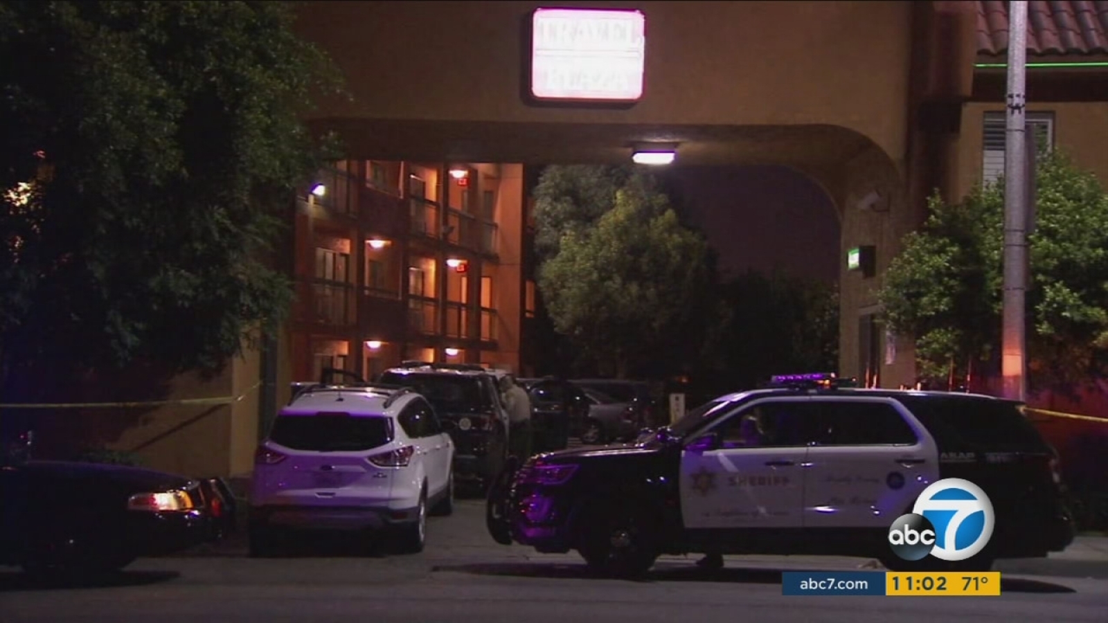 2 men killed outside Compton motel; suspects sought ABC7 Los Angeles