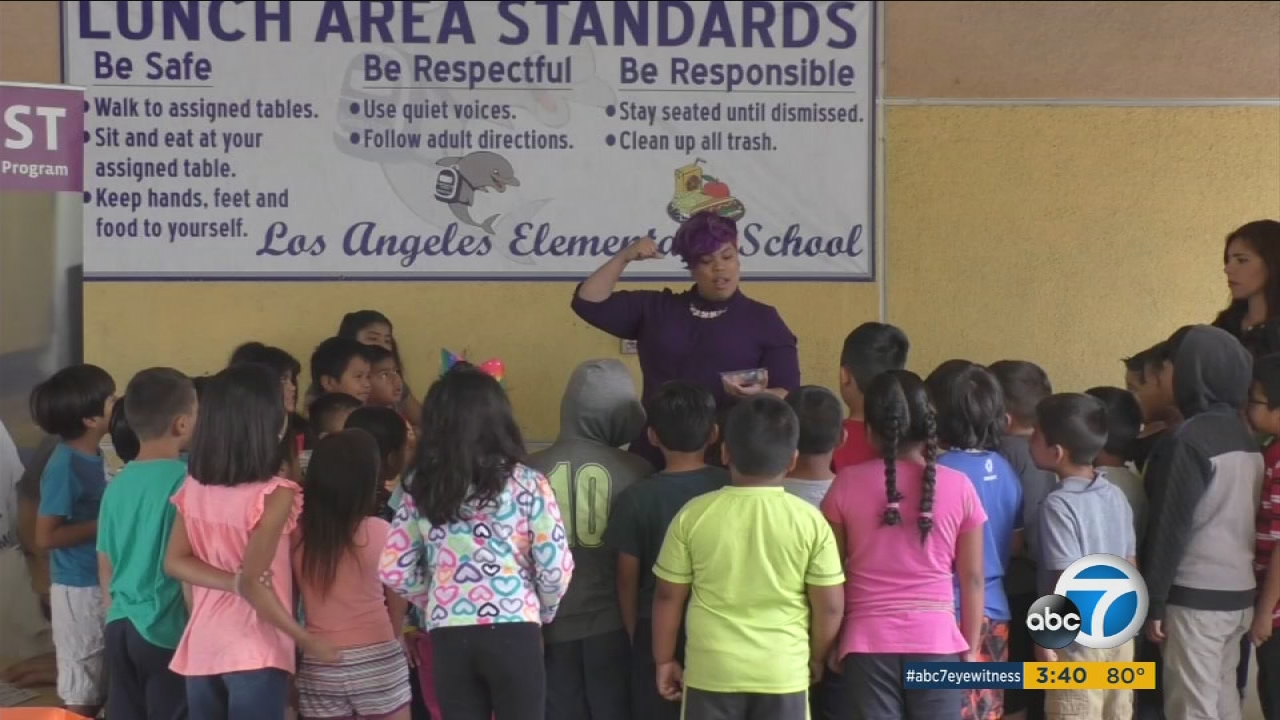 Snack and learn program feeds brains and bodies of LAUSD kids 