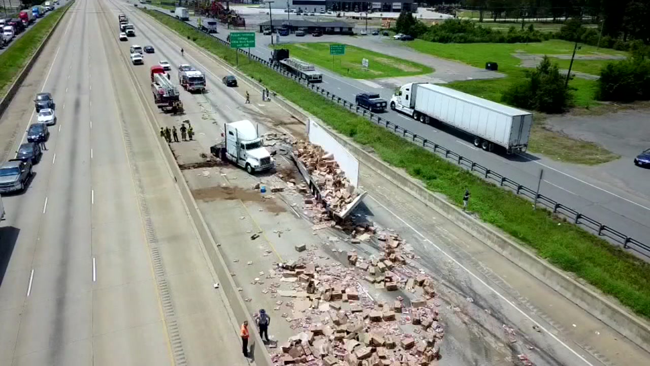 Frozen pizzas spill out on Arkansas interstate