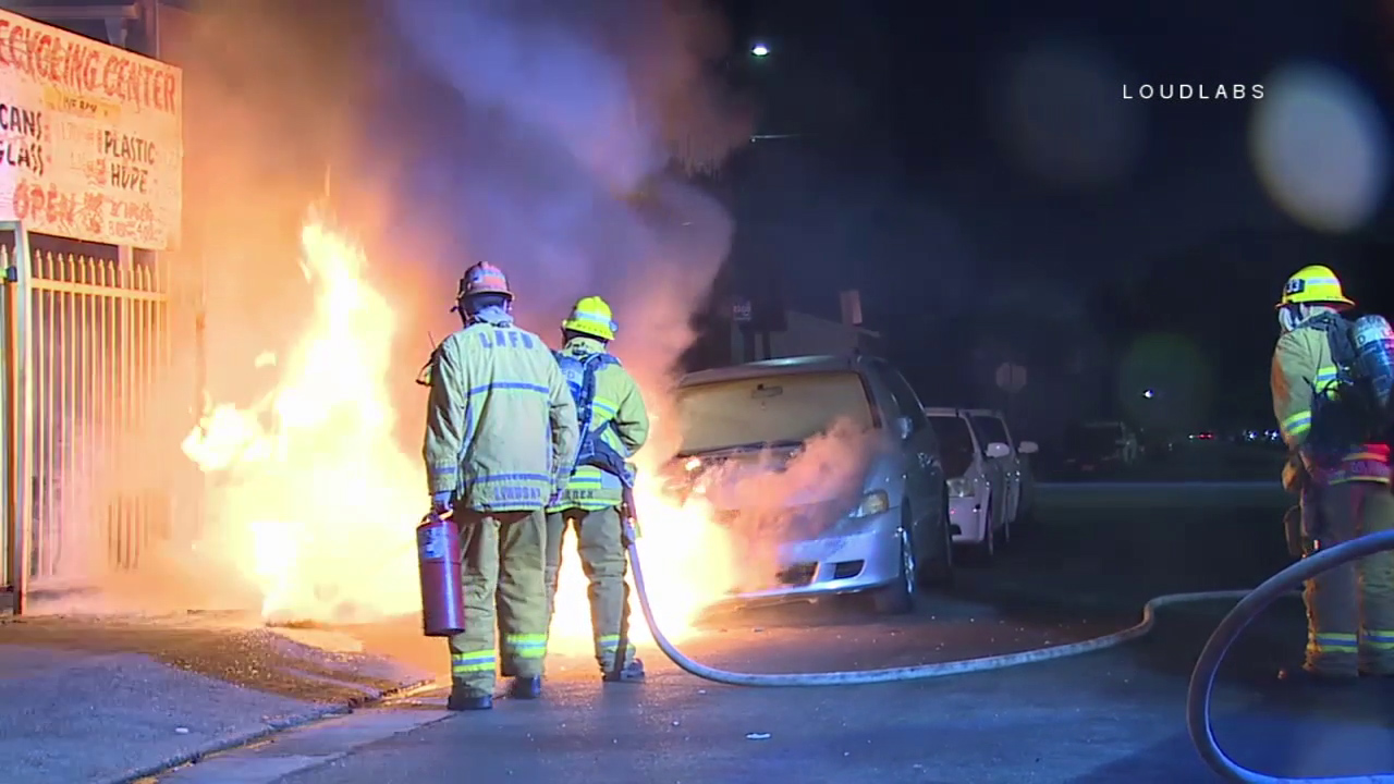 Firefighters extinguish car fires in South LA