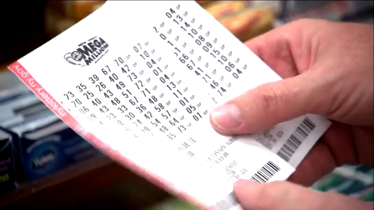 Mega Millions jackpot climbs to $522 million for Tuesday drawing