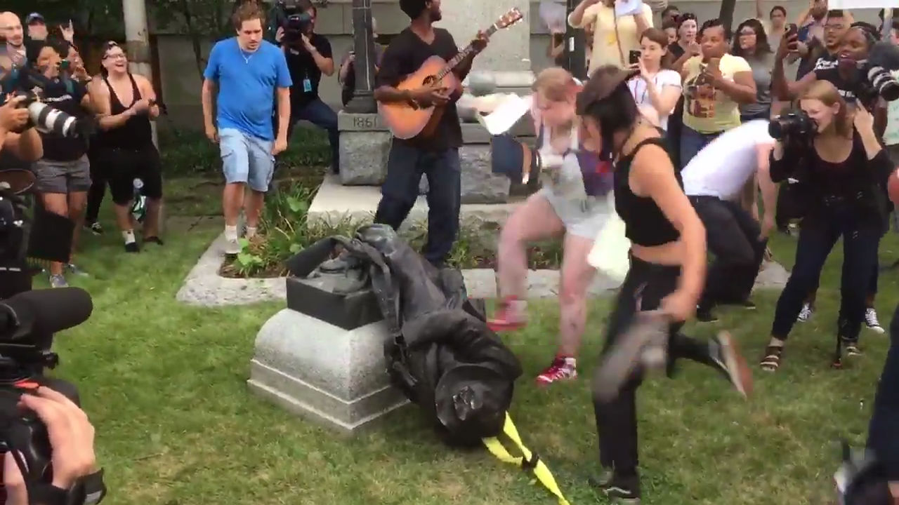 Protesters rip down Confederate statue